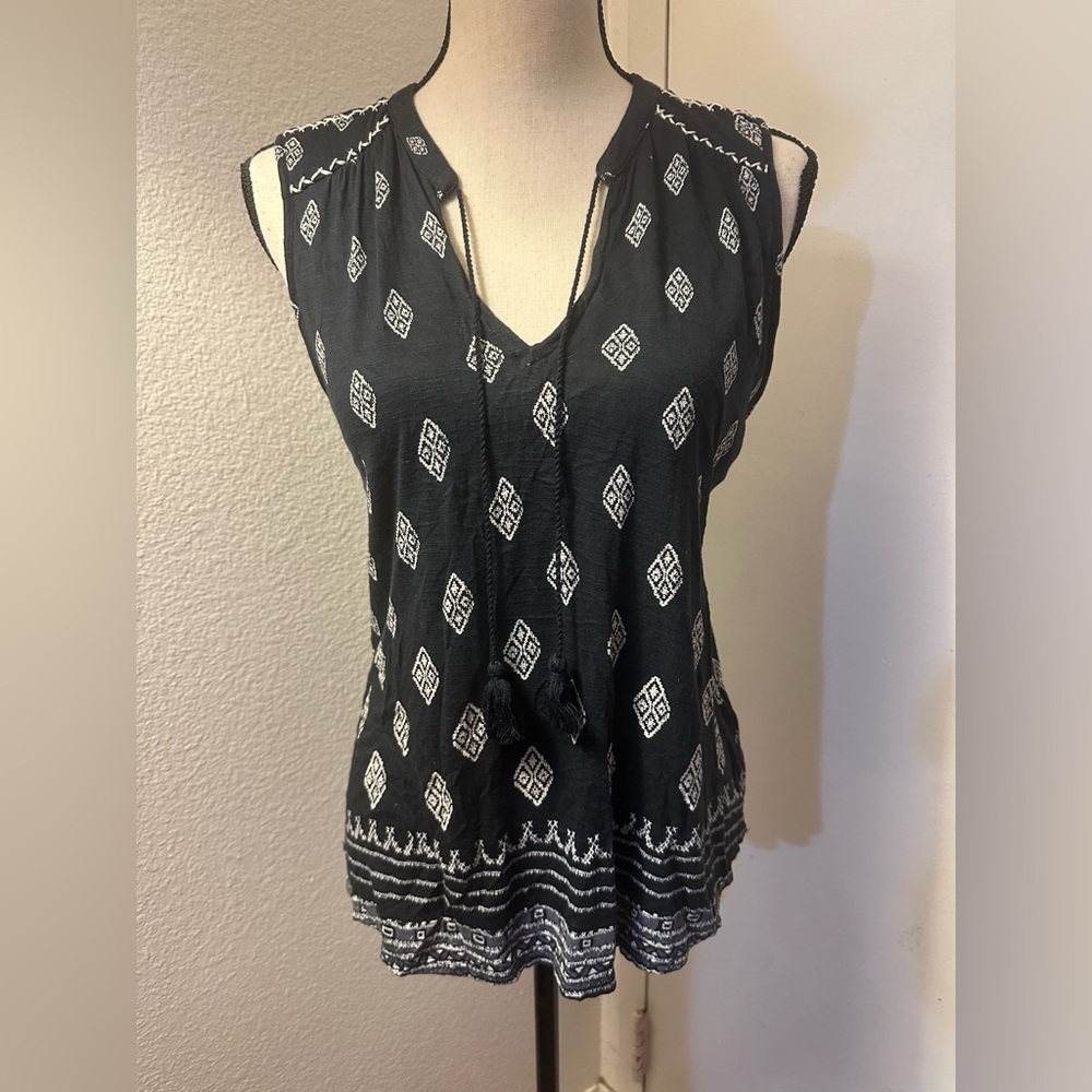 Black and White Patterned Women's Top